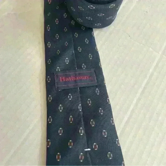 Hathaway For Saks Fifth Avenue Made in the USA Silk Men's Tie - Picture 2 of 3